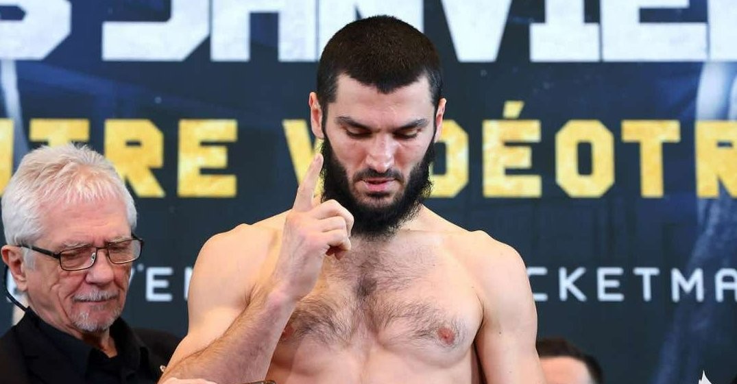 Artur Beterbiev direncanakan akan bentrok melawan Dmitry Bivol usai Ramadan. (Foto: X/@ABeterbiev).