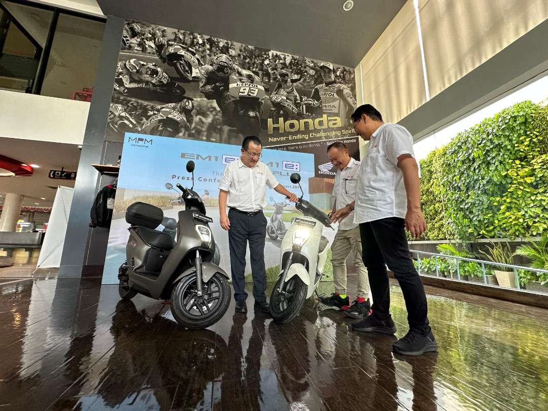 Honda EM1 e: dan Honda EM1 e: PLUS motor ramah lingkungan. (Foto: MPM Honda Jatim)