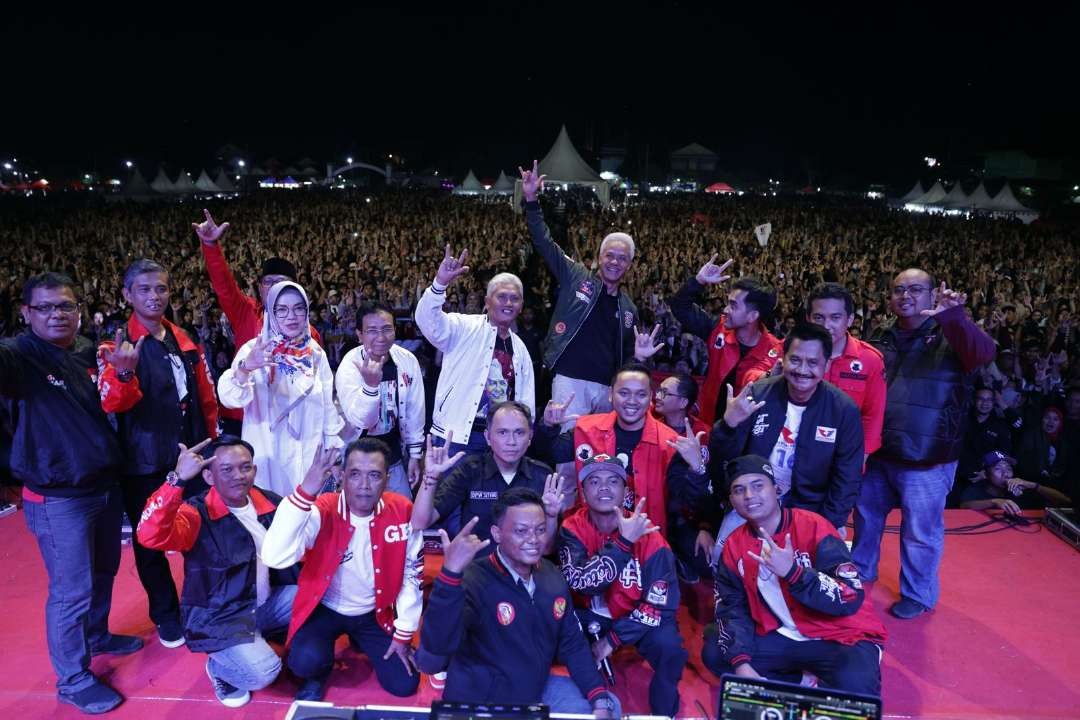 Puluhan ribu mayoritas anak muda hadiri acara Hajatan Rakyat Ganjar-Mahfud di Lapangan Joho, Sukoharjo, Selasa 23 Januari 2024 malam.(Foto: istimewa