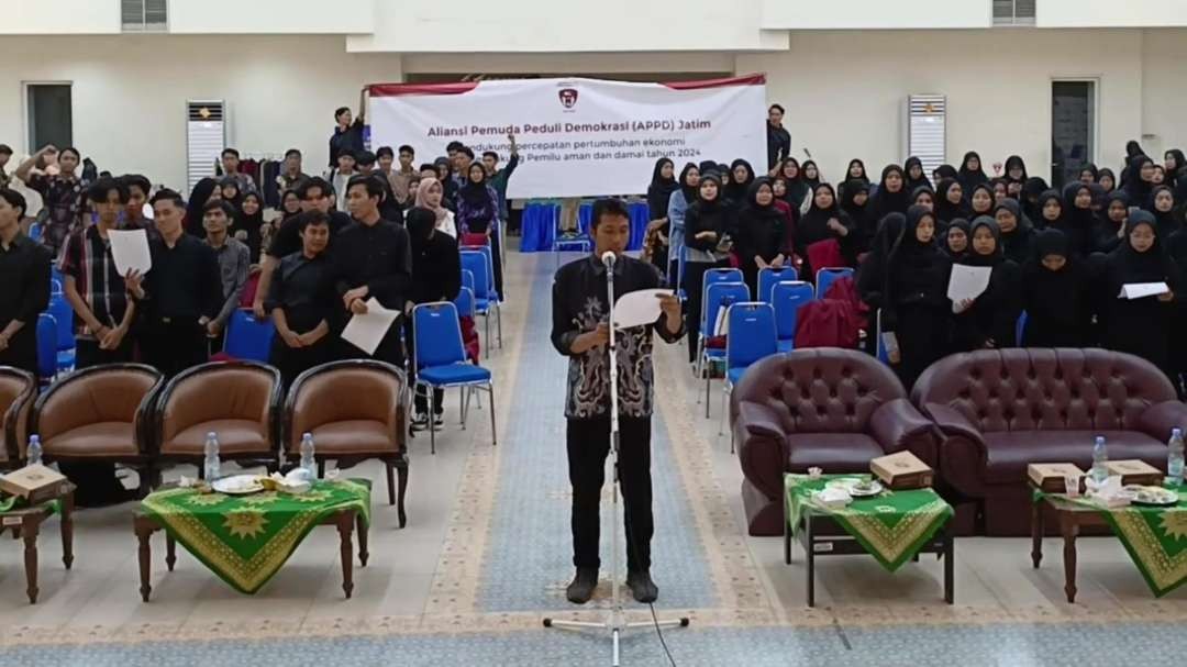 Deklarasi tolak kampanye hitam yang dilakukan ratusan pemuda di Surabaya. (Foto: Pita Sari/Ngopibareng.id)