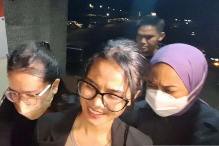 Tersangka kasus film porno Francisca Candra Novitasari atau Siskaeee ditahan di Polda Metro. (Foto: Ant)