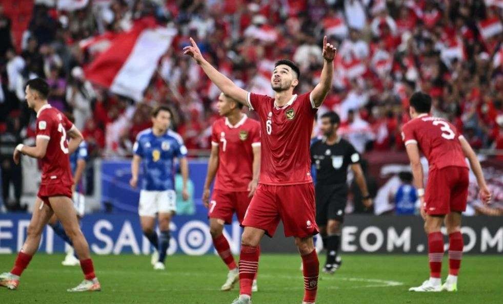 Selebrasi Sandy Walsh cetak satu gol untuk Indonesia vs Jepang setelah kebobolan tiga gol, mengantarkan ke babak 16 besar Piala Asia 2023. (Foto: PSSI)