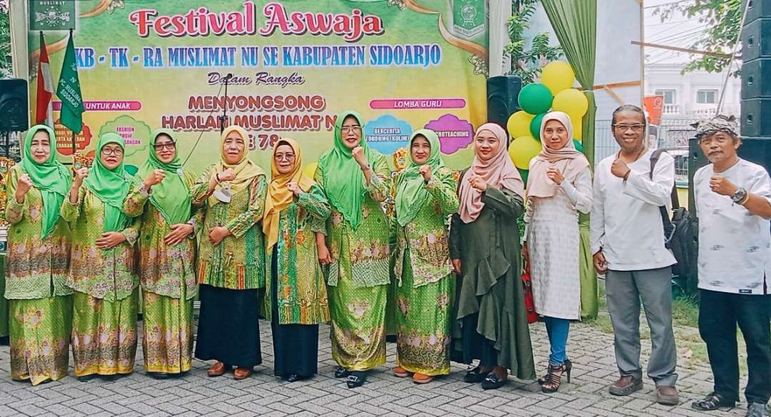 Kelompok ibu-ibu mengamalkan kebaikan. Peran dakwah di Sidoarjo, Jawa Timur. (Foto:adi/ngopibareng.id)