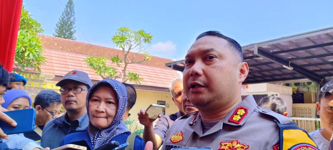 Kapolres Kediri Kota, AKBP Teddy Chandra menjelaskan pihaknya bersama KPU, Bawaslu, dan Pemerintah Kota Kediri melalui Kesbangpol melaksanakan kegiatan apel gelar personel. (Foto: Fendi Lesmana/Ngopibareng.id)