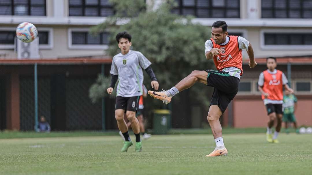 Pemain Persebaya saat menjalani latihan. (Foto: Persebaya)