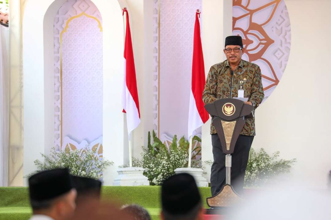 Pj Gubernur Jawa Tengah, Nana Sudjana mendampingi Wakil Presiden (Wapres) Ma'ruf Amin menghadiri Haul ke-52 KH Ma’shum Ahmad dan Peringatan Hari Lahir (Harlah) ke-101 Nahdlatul Ulama (NU) di Pondok Pesantren Kauman, Desa Karangturi, Kecamatan Lasem, Kabupaten Rembang, pada Sabtu, 27 Januari 2024. (Foto: Pemprov Jateng)