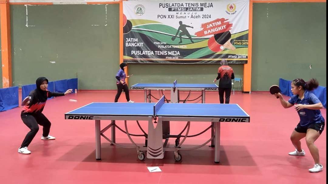 Para atlet tenis meja mengikuti seleksi di GOR Tenis Meja Dispora Jatim, Surabaya, Minggu 28 Januari 2024. (Foto: Fariz Yarbo/Ngopibareng.id)