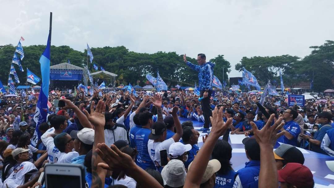 AHY melakukan kampanye di RTH Maron Banyuwangi (Foto: Muh Hujaini/Ngopibareng.id)