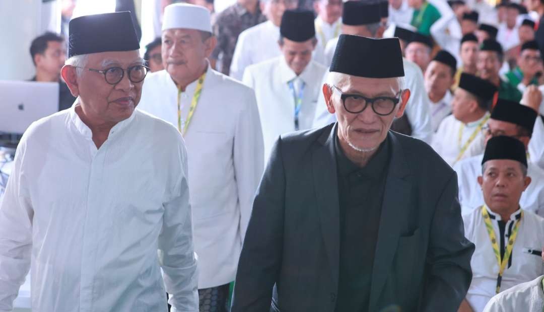 Rais Aam PBNU, Kiai Miftachul Akhyar bersama Gus Mus, dalam pembukaan acara Konbes NU 2024 di Pesantren Al Munawwir, Krapyak, Yogykarta, Senin (29 Januari 2024). (Foto:ltn-pbnu)