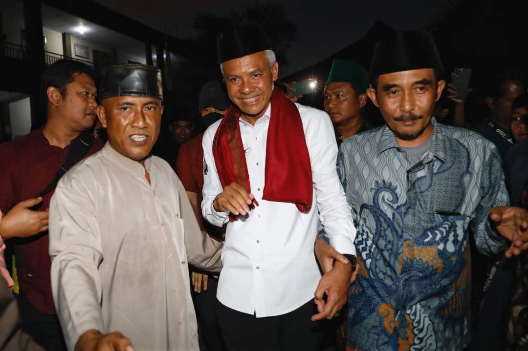 Caleg DPRD Dapil V Jatim dari Partai Demokrat sekaligus pengasuh Ponpes Babusalam Malang, KH Thoriq bin Ziyad mendukung Ganjar Pranowo-Mahfud MD. (Foto: Istimewa)