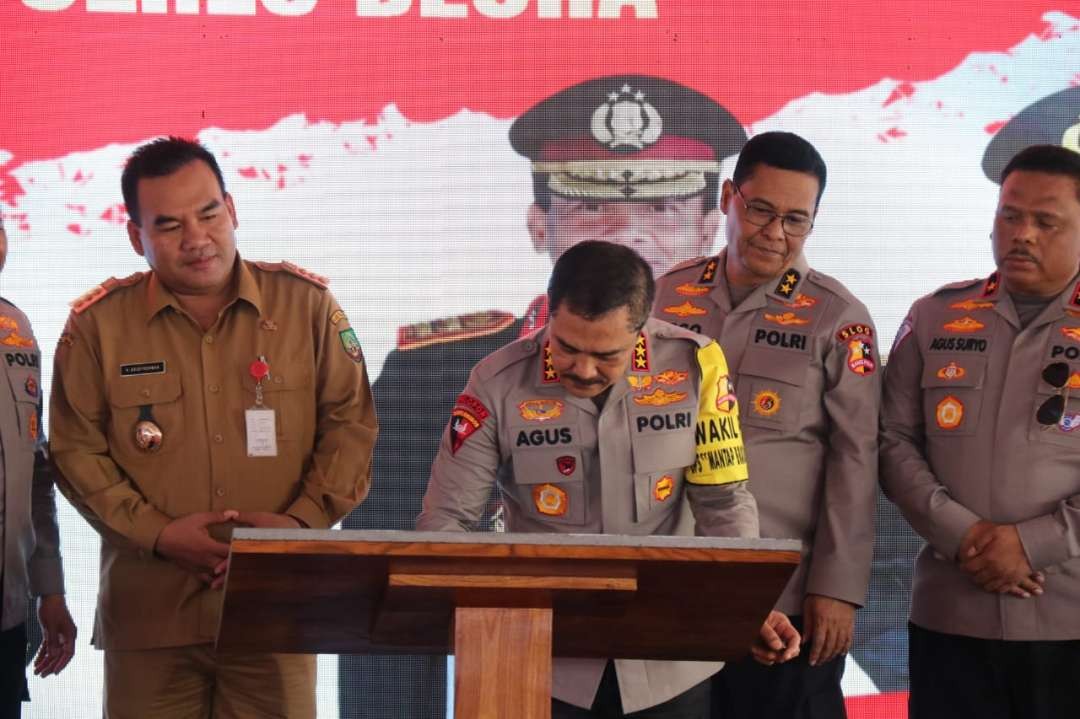 Wakapolri Komjen Agus Andrianto meresmikan Rumah Sakit Bhayangkara Tingkat IV Blora. (Foto: Ahmad Sampurno/Ngopibareng.id)