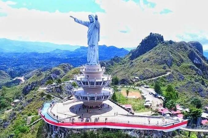 Ilustrasi Patung Yesus Buntu Burake Tana Toraja, Sulawesi Selatan. (Foto: Wikipedia)