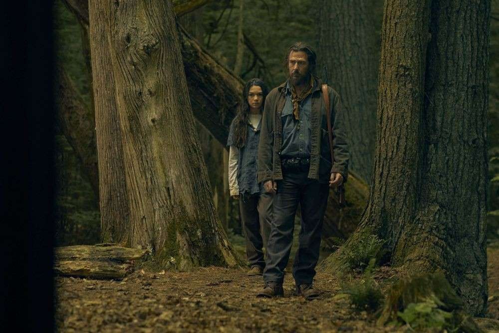 Hubungan ayah dan anak kandung berujung trauma di film The Marsh King's Daughter. (Foto: Lionsgate Films)