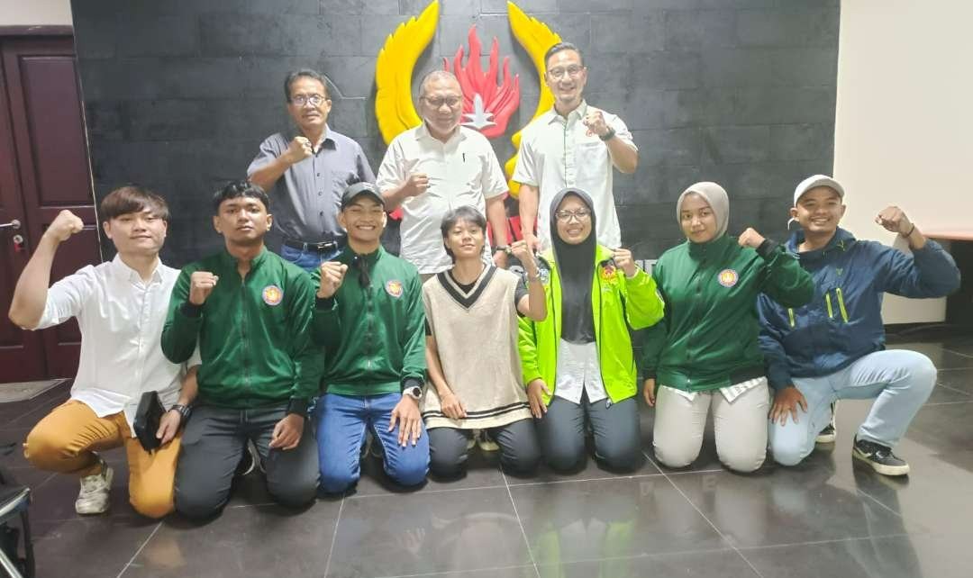 Para Atlet Ju-Jitsu sempat mendatangi KONI Jatim untuk berkonsultasi dengan Ketua Bidang Pembinaan dan Prestasi, Dudi Harjantoro. (Foto: Istimewa)