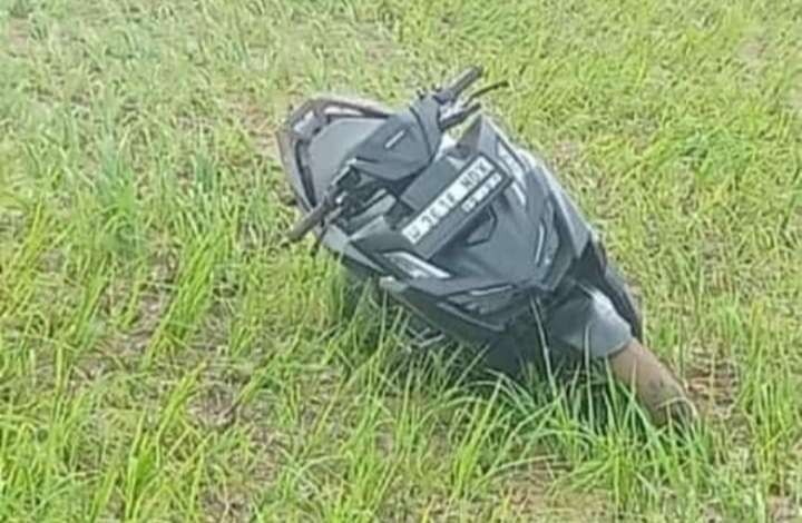 Motor misterius ditemukan di tengah sawah Desa Kasiman, Kecamatan Kerek, Tuban (dok. Istimewa)