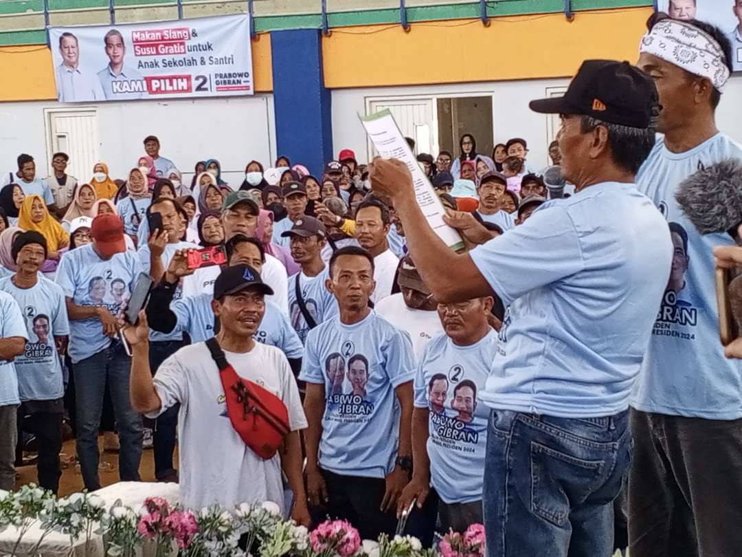 Masyarakat tepi hutan Lamongan, Jawa Timur, menggelar deklarasi mendukung  Prabowo-Gibran. (Foto: Imron Rosidi/Ngopibareng.id)