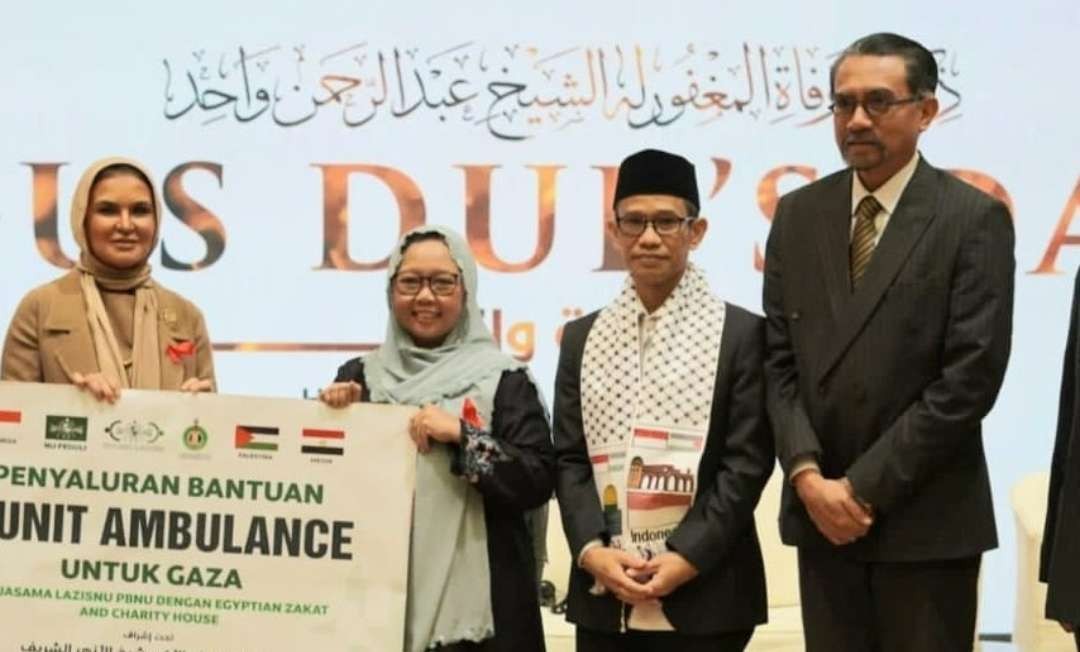 NU Care - LazisNU menyalurkan bantuan kemanusiaan di Jalur Gaza, Palestina. Tampak, Alissa Wahid dari PBNU dan jajarannya. (Foto:adi/ngopibareng.id)