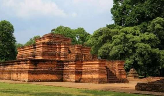 Satu di antara situs di kawasan cagar budaya nasional Muaro Jambi yang sedang direvitalisasi (Foto: Dok Kemendukbudristek)