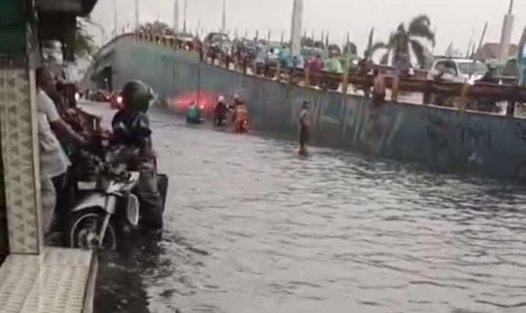 Banjir terjadi di Waru, Sidoarjo, Selasa 6 Februari 2024. (Foto: Tangkapan Layar)