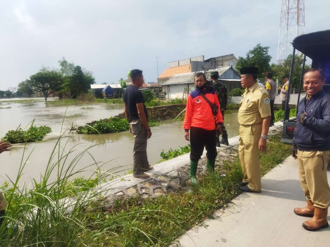 Tanggul Sungai di Dusun Berasa, Desa Kemlagi Lor, Kecamatan Turi, Lamongan. (Foto: Istimewa)