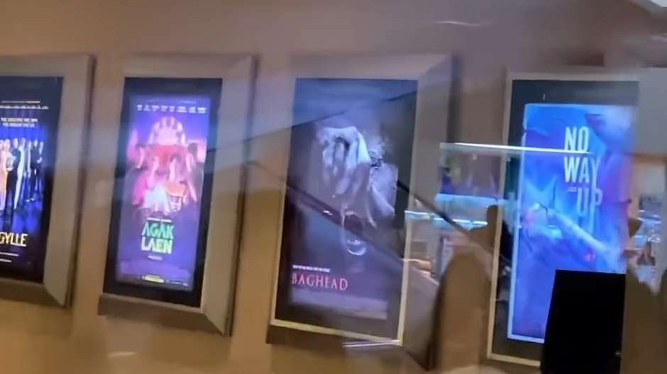 Empat film batal tayang dampak plafon atau atap lobi XXI Pakuwon City Surabaya lantai 3 jebol, Selasa 6 Februari 2024. (Foto: Instagram @aslisuroboyo)