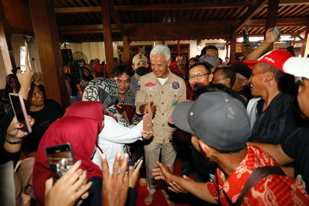 Ganjar Pranowo bersama para petani di Grobogan. (Foto: Tim Media Ganjar)