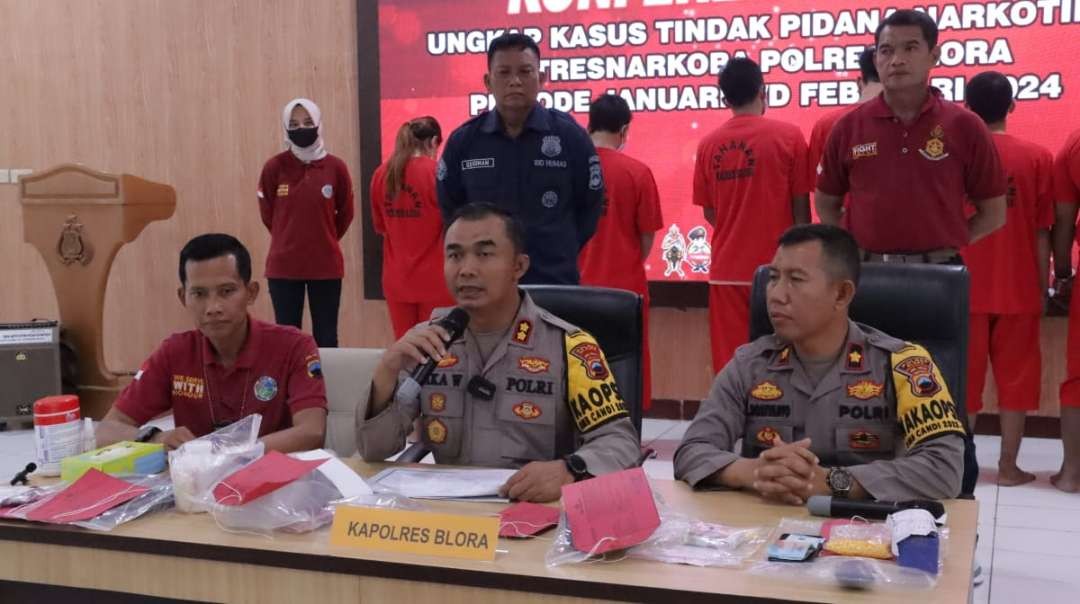 Kapolres Blora AKBP Jaka Wahyudi, saat konferensi pers di Aula Arya Guna Polres Blora. (Foto: Ahmad Sampurno/Ngopibareng.id)