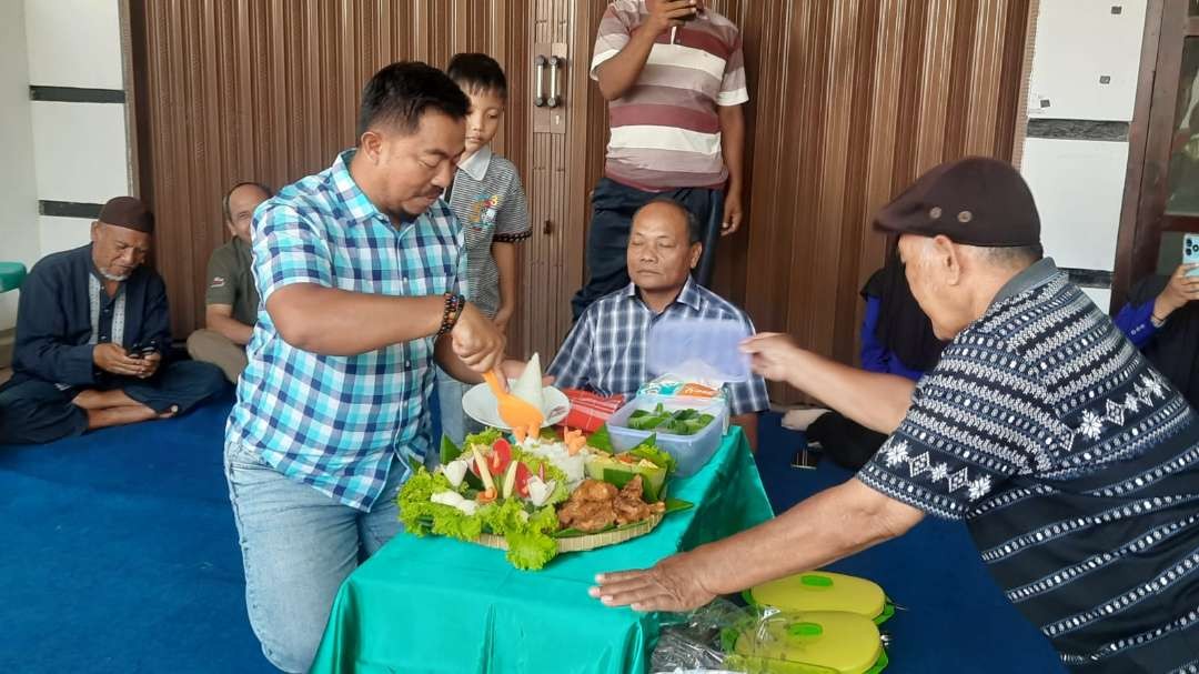 Wakil Ketua Komisi C DPRD Kota Ashari, gagas pembangunan kawasan Sentral Penjualan Tahu Kediri Mbah Karyo (Foto: Fendi Lesmana/ngopibareng.id)