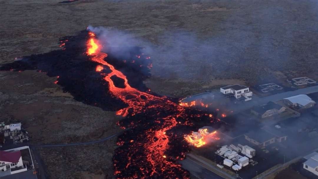 Letusan Gunung Sylingarfell merusak pipa-pipa air panas utama di Semenanjung Reykjanes. (Foto: Tangkapan layar video X)