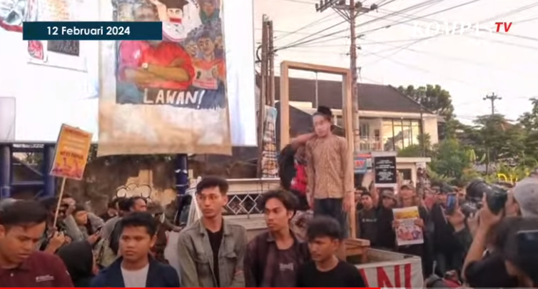 Aksi ;Gejayan Memanggil Kembali’ di pertigaan Gejayan, Jalan Colombo, Caturtunggal, Depok, Sleman, DI Yogyakarta pada Senin 12 Februari 2024 sore. (Foto: tangkapan video kompastv)