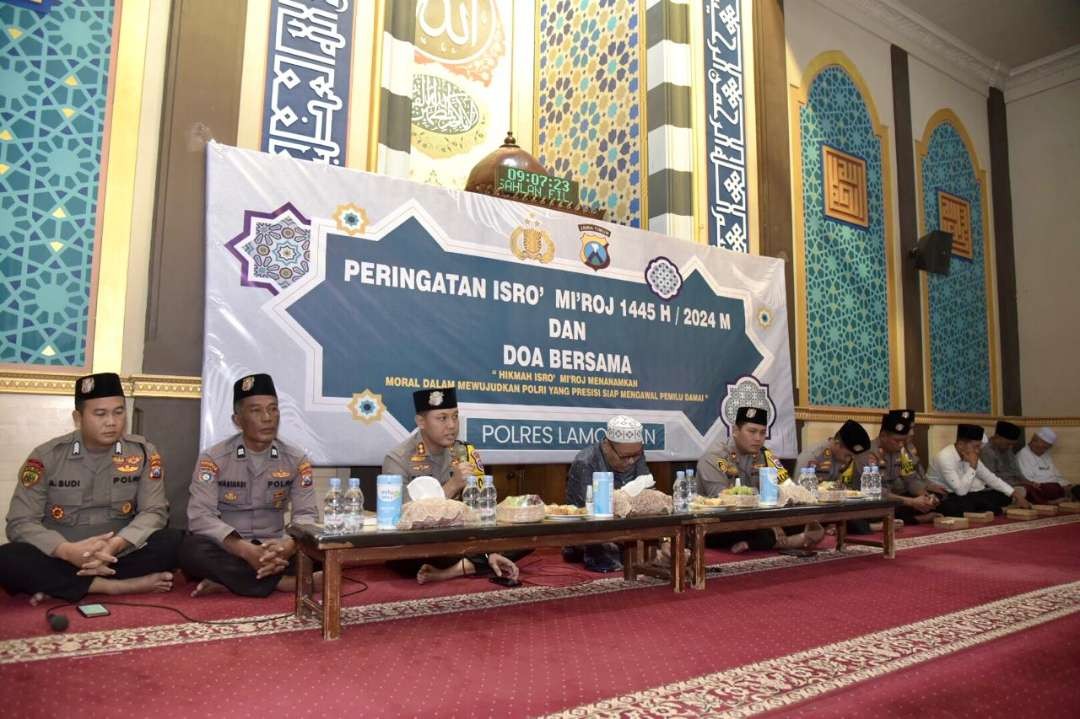 Kapolres Lamongan, AKBP Bobby Chandraputra saat acara Isra' Mi'raj di Majid Al Busro Polres Lamongan (Foto : Istimewa)