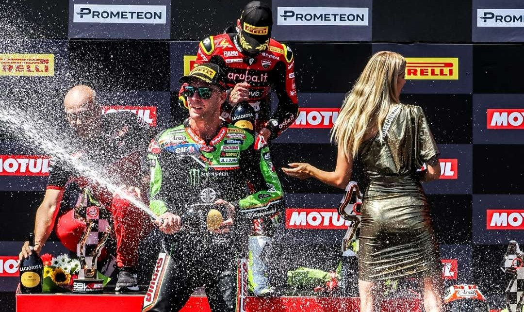 Ilustrasi podium WorlSBK. (Foto: X/@WorldSBK)