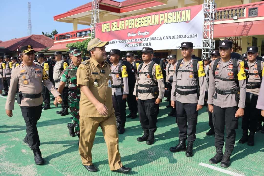 Apel Gelar Pergeseran Pasukan Gabungan di halamam Mako Polres Blora, Selasa 13 Februari 2024. (Foto: Ahmad Sampurno/Ngopibareng.id)