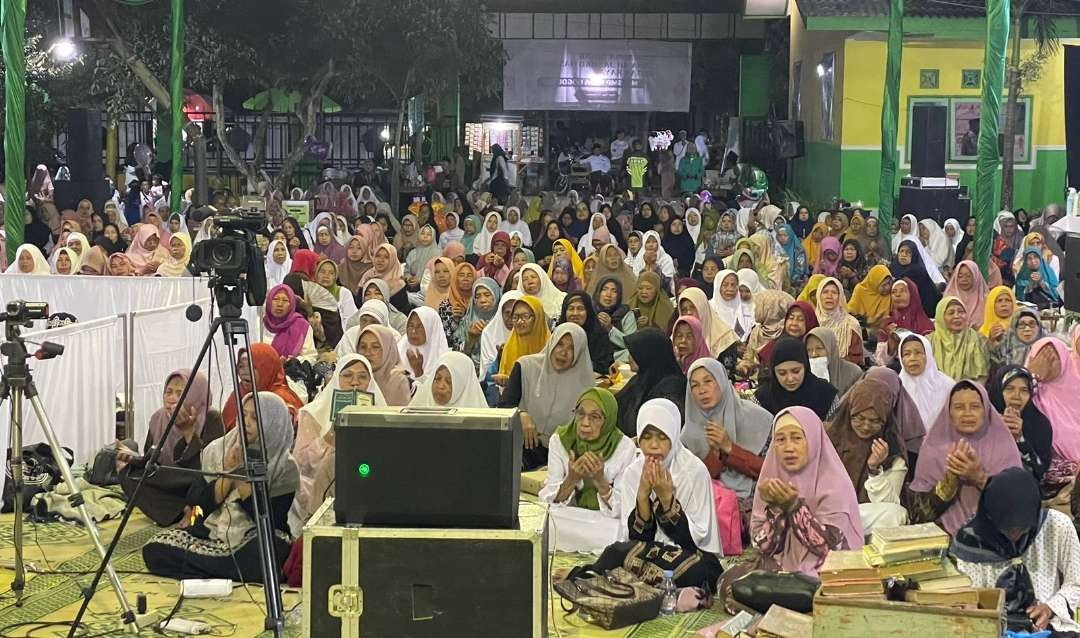 Jamaah Jantiko Mantab menyimak Tausiah Gus Sabuth. (Foto: Dokumentasi pribadi)