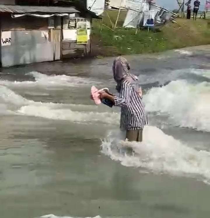 Salah satu banjir di salah satu desa di Kabupaten Demak, Jawa Tengah, yang diterjang banjir pada tanggal 8 Februari 2024. (Foto: tangkapan layar)