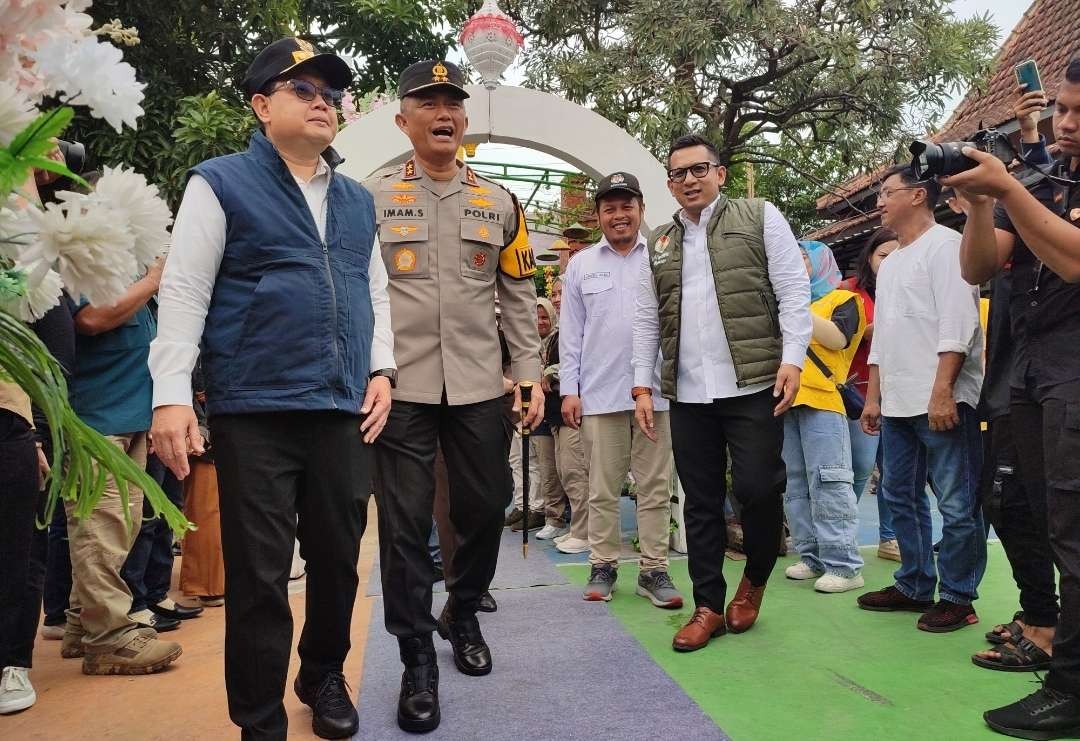 Forkopimda Jatim tinjau TPS Tematik di Kota Mojokerto.(Foto: Deni Lukmantara/Ngopibareng.id)