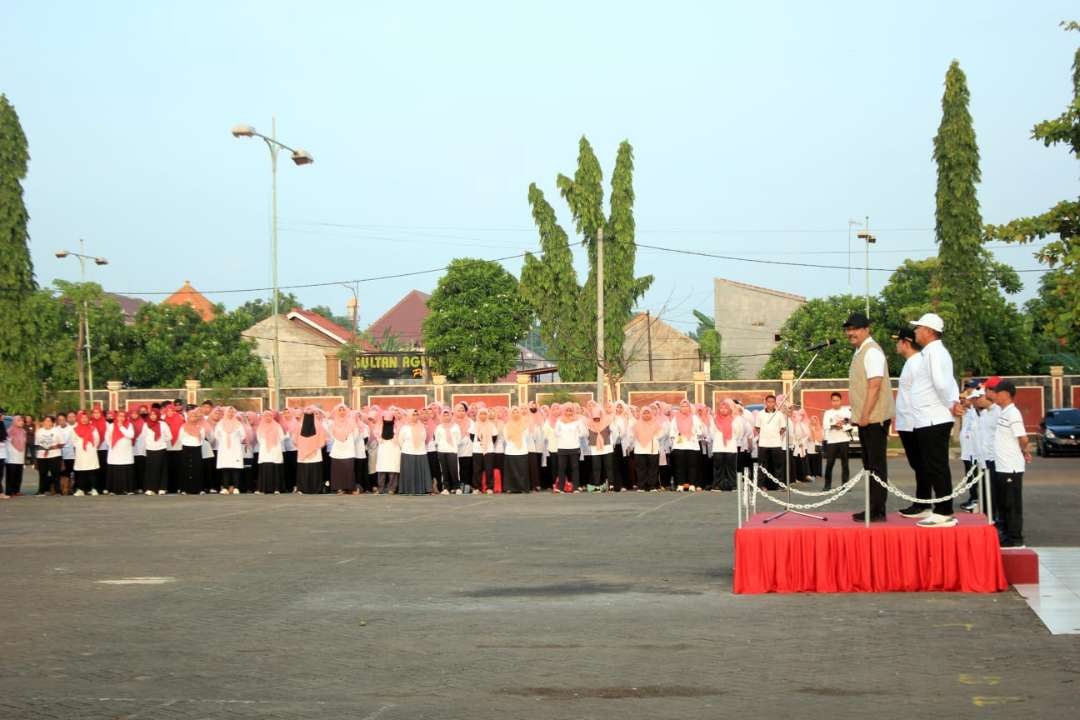 Gus Ipul saat memimpin apel peringatan Hari Jadi Kota ke-338 Pasuruan bersama guru dan tenaga pendidik, di GOR Stadion Untung Suropati Jumat, 16 Februari 2023. (Foto: Pemkot Pasuruan)