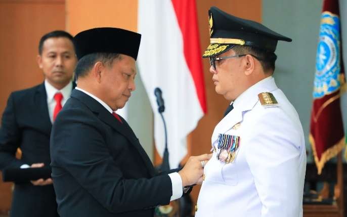 Sekretaris Daerah Provinsi (Sekda) Provinsi Jawa Timur, Adhy Karyono resmi dilantik sebagai Penjabat (Pj) Gubernur Jawa Timur oleh Menteri Dalam Negeri (Mendagri) Tito Karnavian di Gedung Sasana Bhakti Praja Kemendagri, Jakarta, Jumat 16 Februari 2024. (Foto: Istimewa)