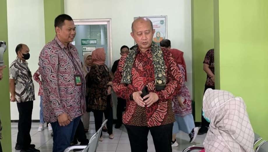 Direktur Teknologi Informasi BPJS Kesehatan, Ir. Edwin Aristiawan, M.M., diterima Direktur RSNU Tuban, dr. Didik Suharsoyo, M.ARS., M.M.  CPM-A, CCGO, QRGP. (Foto:runu tuban)