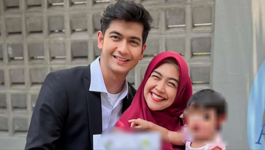 Potret kebahagiaan Ria Ricis dan Teuku Ryan sebelum kisruh rumah tangganya. (Foto: Instagram)