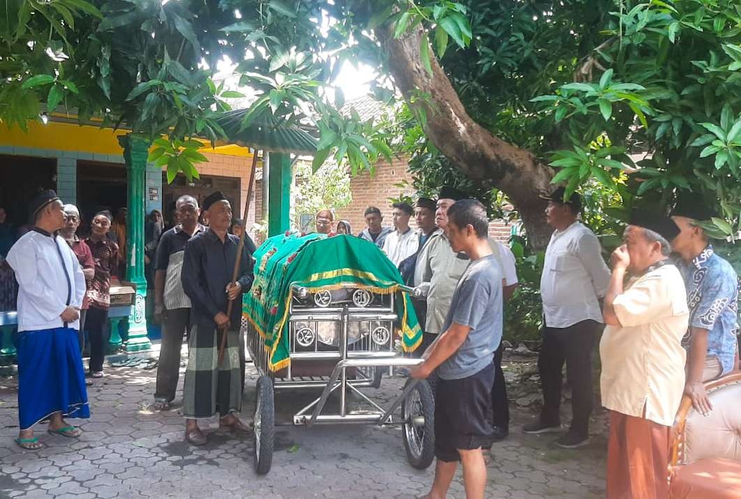 Suasana rumah duka petugas PPS di Sidoarjo (Foto: Aini/Ngopibareng.id)