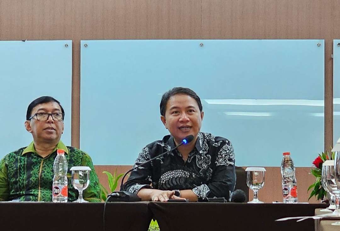 Dirjen PHU Kementerian Agama Hilman Latief mengapresiasi implementasi layanan haji ramah lansia pada penyelenggaraan haji 1444 H/2023 M. (Foto: Dok Kemenag)