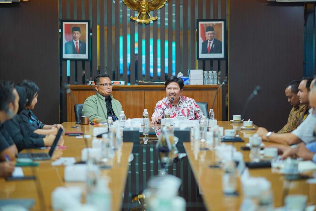 Kedutaan Besar Republik Indonesia (KBRI) Tripoli bersama beberapa pengusaha Libya dan Direktorat Jenderal Pengembangan Ekspor Nasional (PEN) Kementerian Perdagangan RI melakukan kunjungan ke PT Surabaya Industrial Estate Rungkut (SIER) di Surabaya pada Kamis 22 Februari 2024.(Foto: Istimewa)