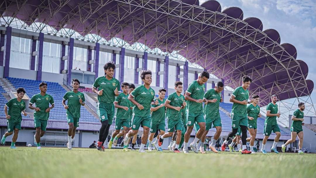 Pemain Persebaya saat menjalani official training. (Foto: Persebaya)