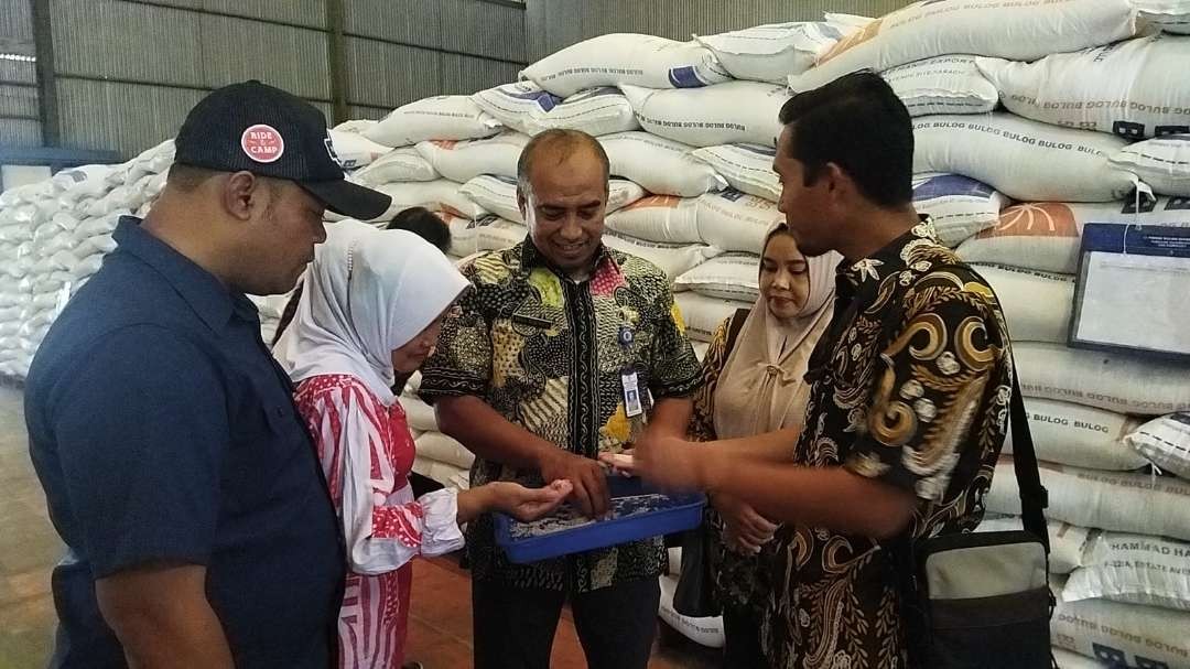 Sidak diikuti Satreskrim Unit Tindak Pidana Ekonomi (Pidek), Dinas Ketahanan Pangan dan Pertanian (DKPP), Perekenomian dan Sumber Daya Alam (SDA) dan Dinas Perdagangan, Koperasi dan Usaha Mikro di gudang beras Bulog Kecamatan Kalitidu dan gudang beras mitra Bulog di Kecamatan Ngasem, Kamis 22 Februari 2024. (Foto: polres bojonegoro)