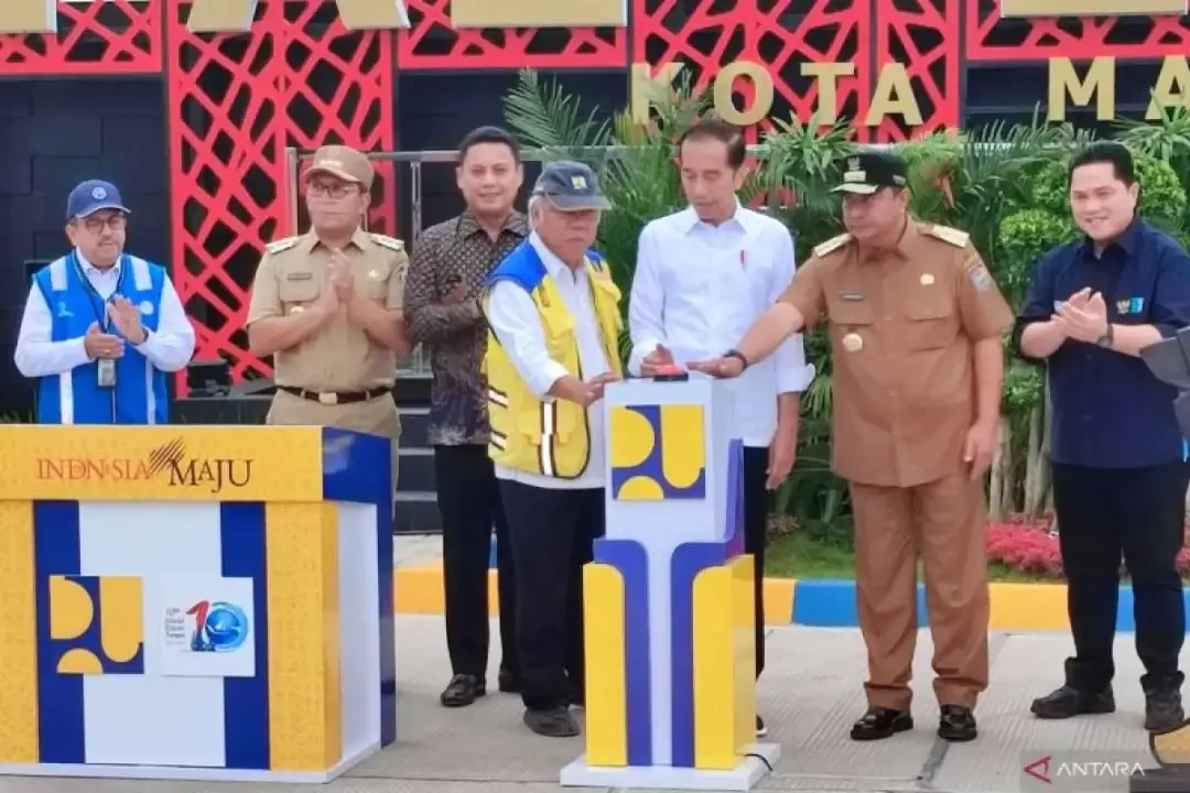 Presiden Jokowi meresmikan dua proyek strategi nasional yakni Makassar New Port dan IPAL Metropolitan Invesment Project. (Foto: Setpres)