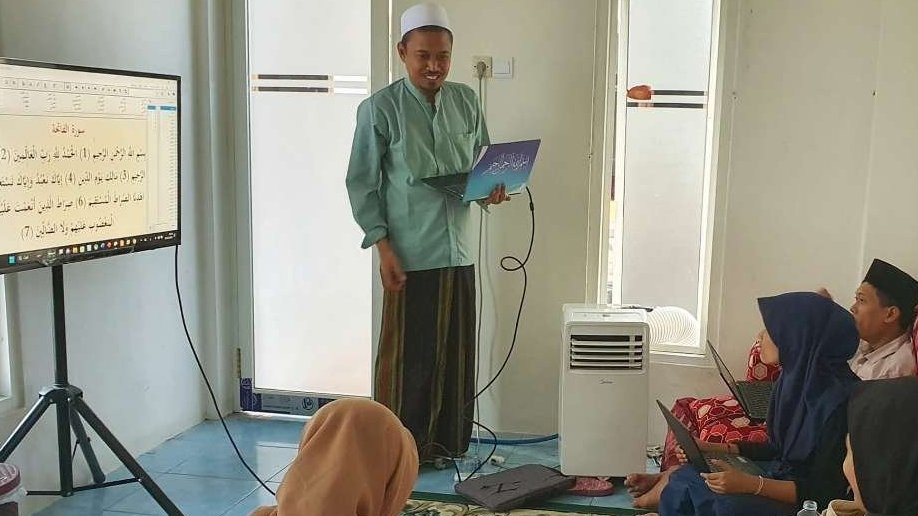 KH Muhammad Ma'ruf Khozin, Pengasuh Pondok Pesantren Raudlatul Ulum, Suramadu, Bangkalan, Madura. (Foto: dok/ngopibareng.id)