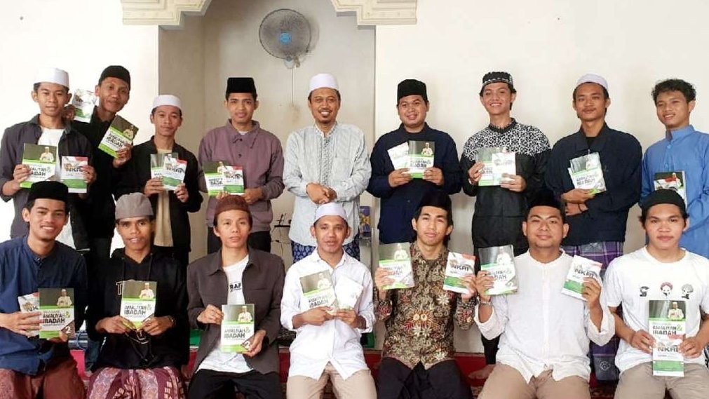 Ust Ma'ruf Khozin, dan para santri Pesantren Raudlatul Ulum, Suramadu, Bangkalan, Madura