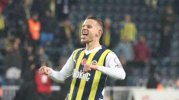 Sebastian Szymanski menjadi rebutan klub-klub top Eropa setelah dua musim terakhir tampil gemilang berama Feyenord dan Fenerbahce