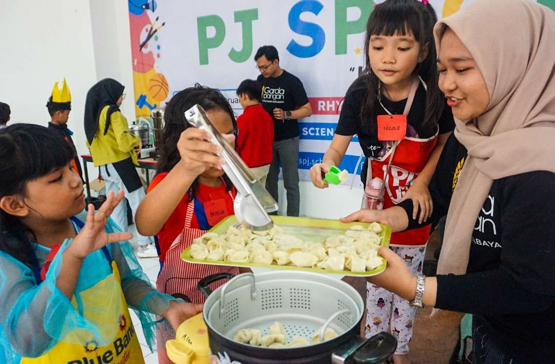 Siswa SD di Sidoarjo saat Ikuti edukasi Food Hero Class (foto : Aini/Ngopibareng.id)